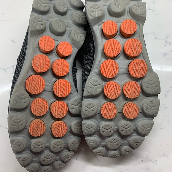 Skechers GOGA Mat Technology Slip Ons - Picture 5 of 7